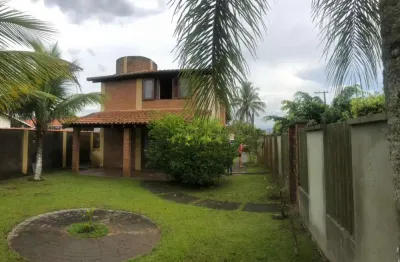 Casa com 2 quartos, churrasqueira e espaço para piscina em itanhaém.