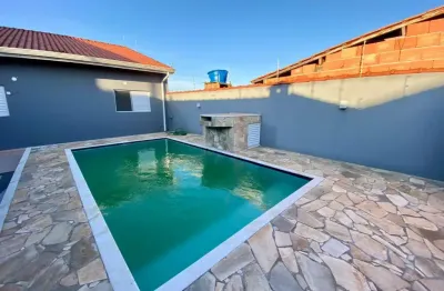 Casa na praia com 3 quartos e piscina em peruíbe - r$ 490.000,00.