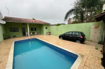 Casa na praia com piscina e 2 quartos em itanhaém - r$ 450.000,00.