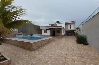 Casa com 4 quartos, piscina e área gourmet em peruíbe.
