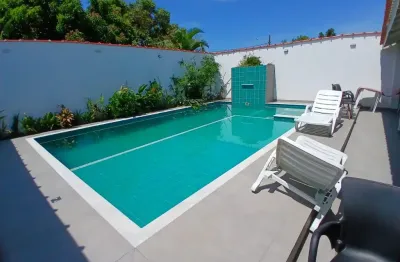 Casa na praia com piscina, 3 quartos e churrasqueira em itanhaém.