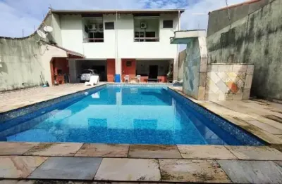 Casa com 5 quartos, piscina e área gourmet em itanhaém.