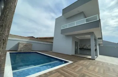 Casa frente mar com 3 quartos e piscina em itanhaém.