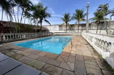 Casa com 3 quartos, piscina e área gourmet em itanhaém - r$ 800.000,00.