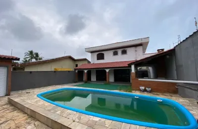Casa à 300m do mar com piscina e 3 quartos em itanhaém - r$ 750.000,00.