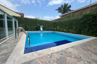 Casa com 3 quartos, piscina e área gourmet em peruíbe - r$ 550.000,00.