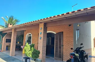 Casa à venda com área gourmet, no bairro jequitibá, em itanhaém