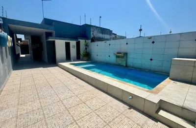 Casa à venda com piscina, área gourmet e 2 quartos, no bairro califórnia