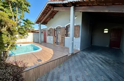 Casa à venda com piscina e área gourmet à 600m do mar, no bairro oasis