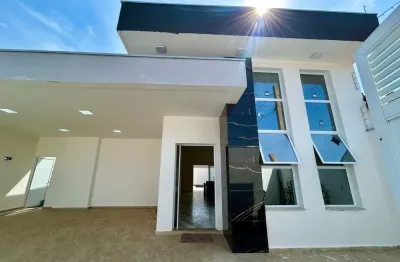 Casa à venda com piscina e área gourmet, no bairro balneário tupy