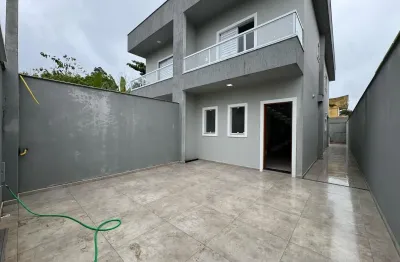 Casa à venda com piscina, à 400m do mar, no bairro nova itanhaém