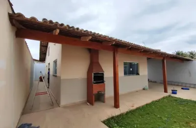 Casa à venda com piscina e churrasqueira, no bairro cibratel 2