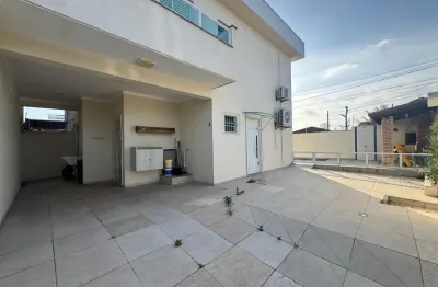 Casa à venda com piscina e churrasqueira, no bairro belas artes