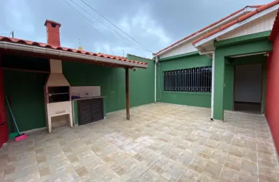 Casa à 500m do mar com churrasqueira e 3 quartos, no bairro jardim barra de jangadas