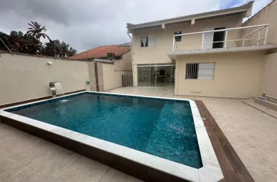 Casa à 100m do mar com piscina e churrasqueira, no bairro cibratel 2