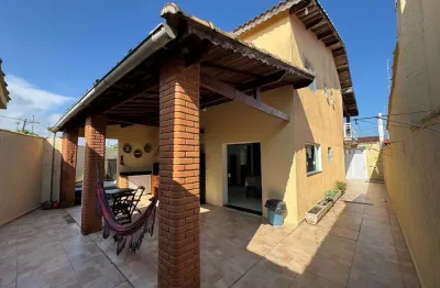Casa à venda com piscina e área gourmet, no bairro balneário gaivota