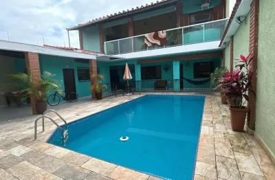 Casa à 150m do mar com piscina e área gourmet, no bairro jardim suarão