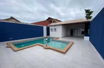 Casa à 500m do mar com piscina e área gourmet, no bairro jardim jamaica