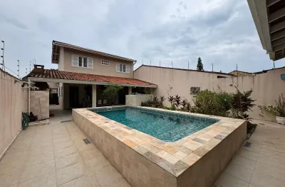 Casa à venda com piscina e churrasqueira, no bairro praia do sonho