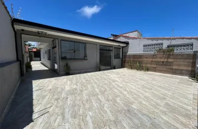 Casa à 450m do mar com piscina e área gourmet, no bairro satélite