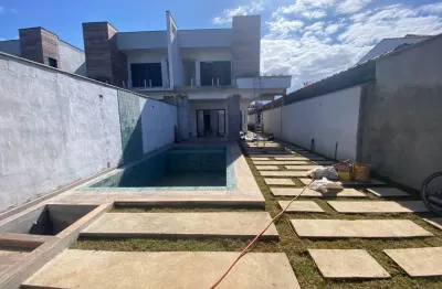 Casa à venda de frente ao mar com piscina e churrasqueira, no bairro bopiranga