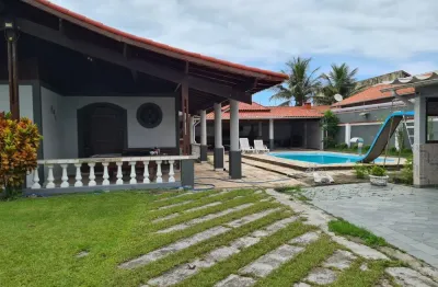 Casa à venda com piscina e área gourmet, localizada no bairro verde mar