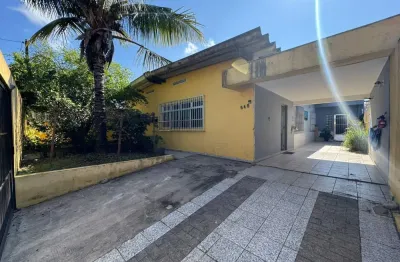 Casa à 550m do mar com área gourmet e 2 quartos, no bairro parque turístico