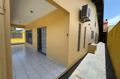 Casa à 700m do mar com piscina e área gourmet, no bairro cibratel