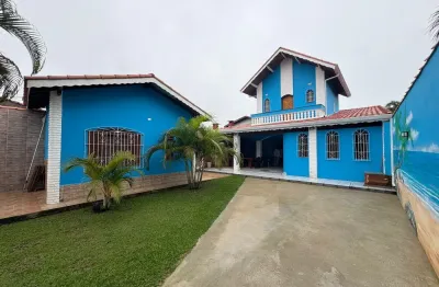 Casa à 600m do mar com piscina e área gourmet, no bairro maria helena novaes