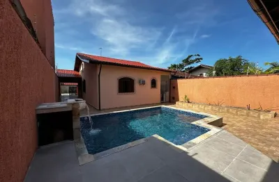 Casa à 800m do mar com piscina e área gourmet, no bairro jardim jamaica