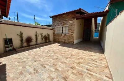 Casa à 280m do mar com piscina e área gourmet, no bairro bopiranga