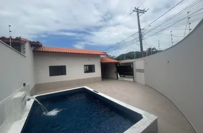 Casa à 500m do mar com piscina e área gourmet, no bairro jardim jamaica