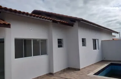 Casa à 500m do mar com piscina e 2 quartos, no bairro balneário tupy