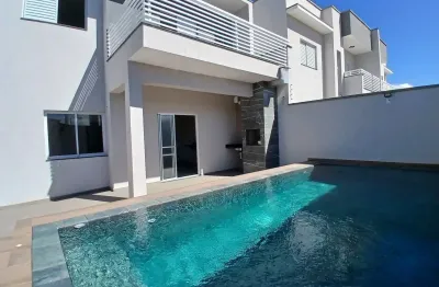 Casa à 200m do mar com piscina e área gourmet com churrasqueira