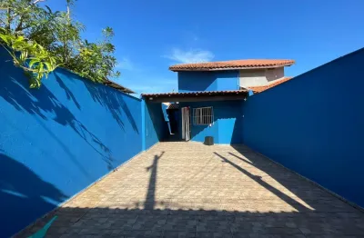 Casa à 800m do mar com piscina e área gourmet com churrasqueira, em itanhaém.