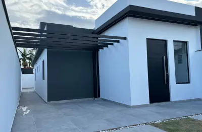 Casa à 700m do mar com piscina e área gourmet com churrasqueira, em itanhaém.