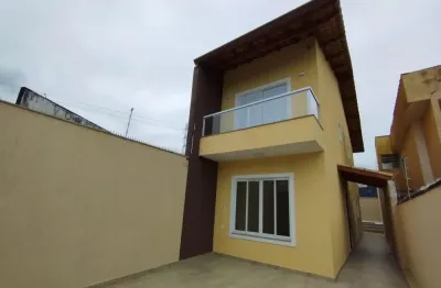 Casa à 400m do mar com piscina e área gourmet com churrasqueira, em itanhaém.