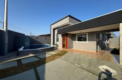 Casa à 500m do mar com piscina e área gourmet com churrasqueira, em itanhaém.