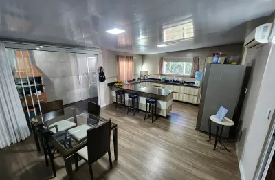 Casa inteligente, cond. fechado, 3 quartos, suíte, painel solar, 5 ar