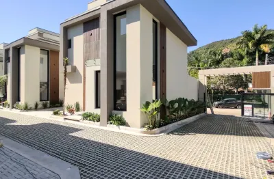 Casa de condomínio alto padrão - piscina privativa - praia camburi