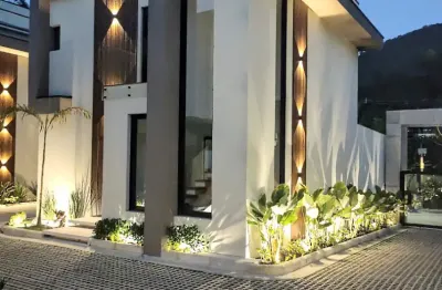 Casa Nova Condomínio - 03 Suítes - Piscina privativa - Camburi