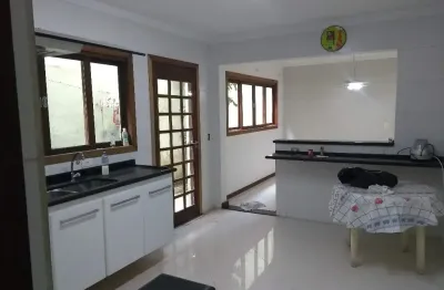 Casa sobrado 190 m² -  03  dormitórios (01 suíte) - área churrasqueira coberta -- vila dalva