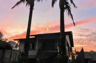 Casa semimobiliada com 04 dormitórios no bairro vila verde em caxias do sul