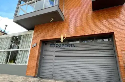 Casa semimobiliada com 04 dormitórios, amplo pátio no bairro panazzolo em caxias