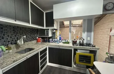 Sobrado triplex com 02 dormitórios, no bairro planalto em caxias do sul