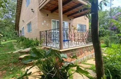 Sobrado condomínio 3.466m2 de área , fechado, lindo, 145m2, área de no tijolinho, madeira, pirenópolis-go