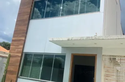 Sobrado comercial, 195m2 de construção, localização privilegiada,