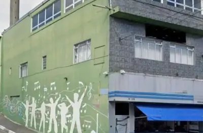 Salão comercial à venda em osasco-sp, bairro santo antônio: 3 salas, 4 banheiros, 356m² de área!