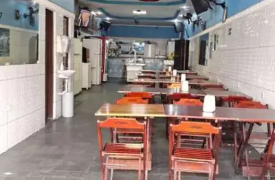 Salão comercial à venda em carapicuíba-sp no parque jandaia: 1 sala, 2 banheiros, 250m² de área + 5 casas para locação na parte superior do imóvel