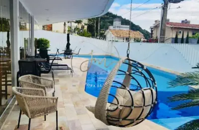 Cobertura duplex cinematográfica em cabeçudas, alto padrão e vista incomparável